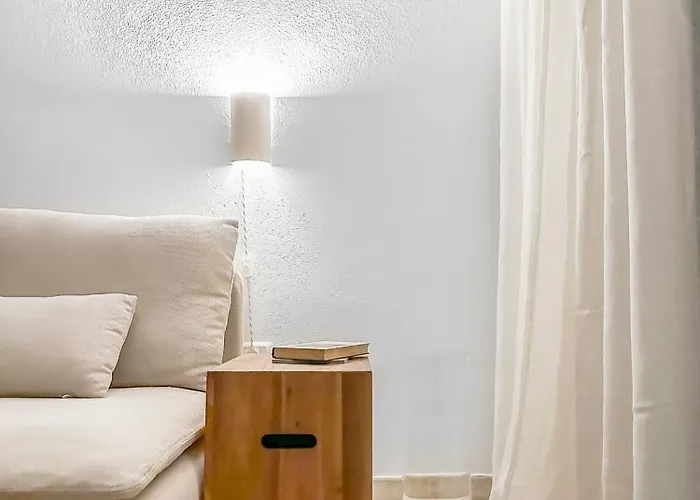 아파트 3 Bdr Detached House In *