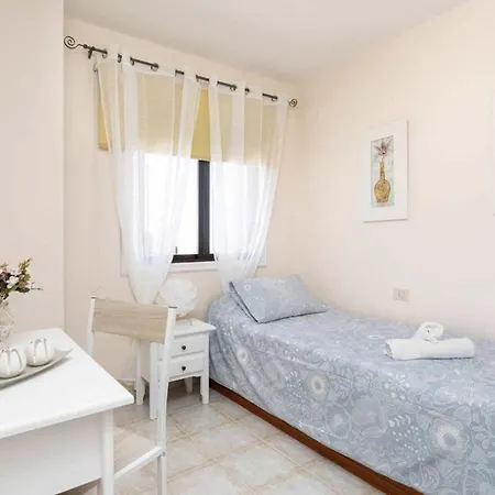 3 Bdr Detached House In Appartement *