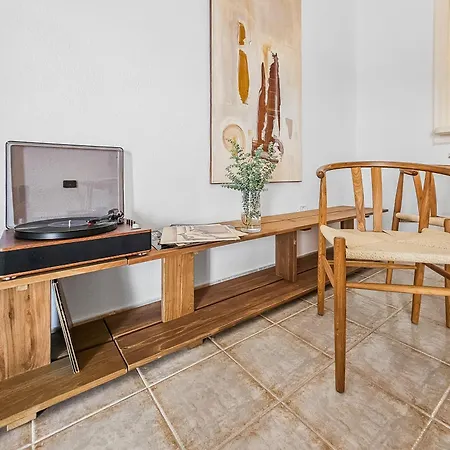 Appartement 3 Bdr Detached House In *