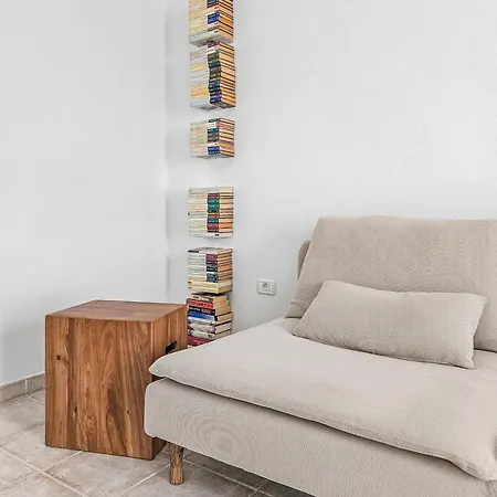 Appartement 3 Bdr Detached House In *