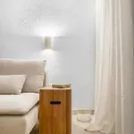 Apartment 3 Bdr Detached House In *