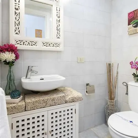 3 Bdr Detached House In Apartment