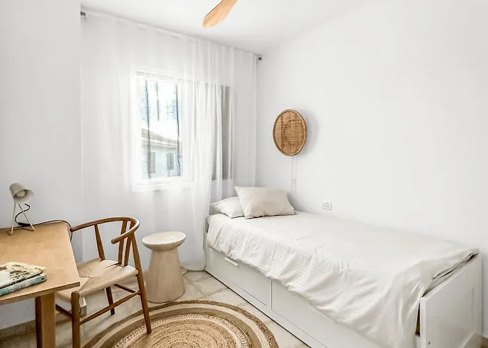 3 Bdr Detached House In דירה